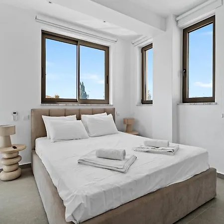 Villa St Nicholas Luxury 3-bed Paralímni