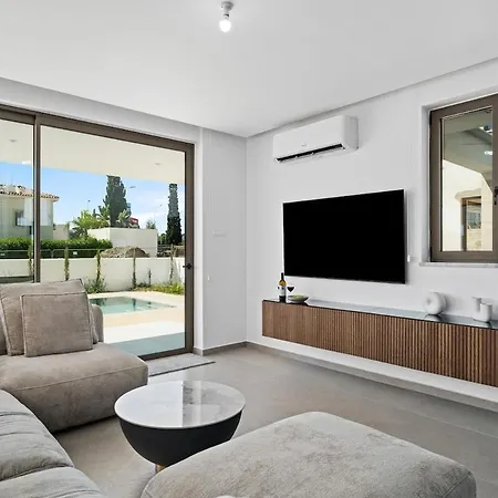 St Nicholas Luxury 3-bed * Paralímni