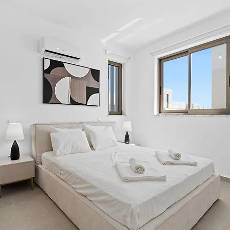 Villa St Nicholas Luxury 3-bed Paralímni