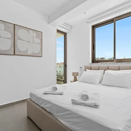 St Nicholas Luxury 3-bed * Paralimni