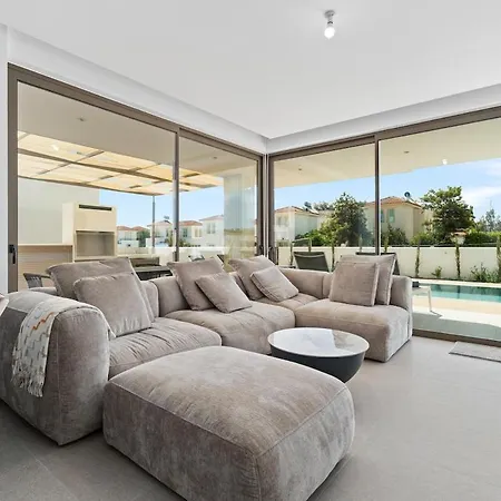 St Nicholas Luxury 3-bed * Paralimni