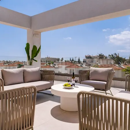 St Nicholas Luxury 3-bed * 파라림니